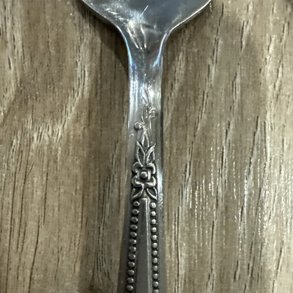 Stanley Roberts Rogers Co Stainless Korea Vanity 4 Salad Forks Beaded‎ Outline
